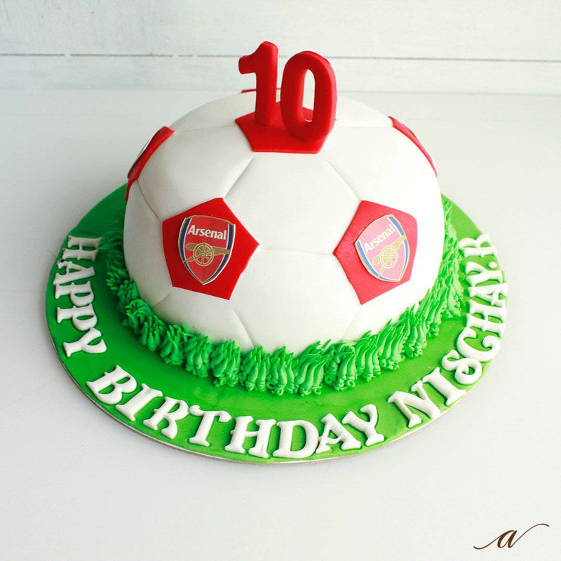 Arsenal Football Cake - Decorated Cake by Lorraine - CakesDecor