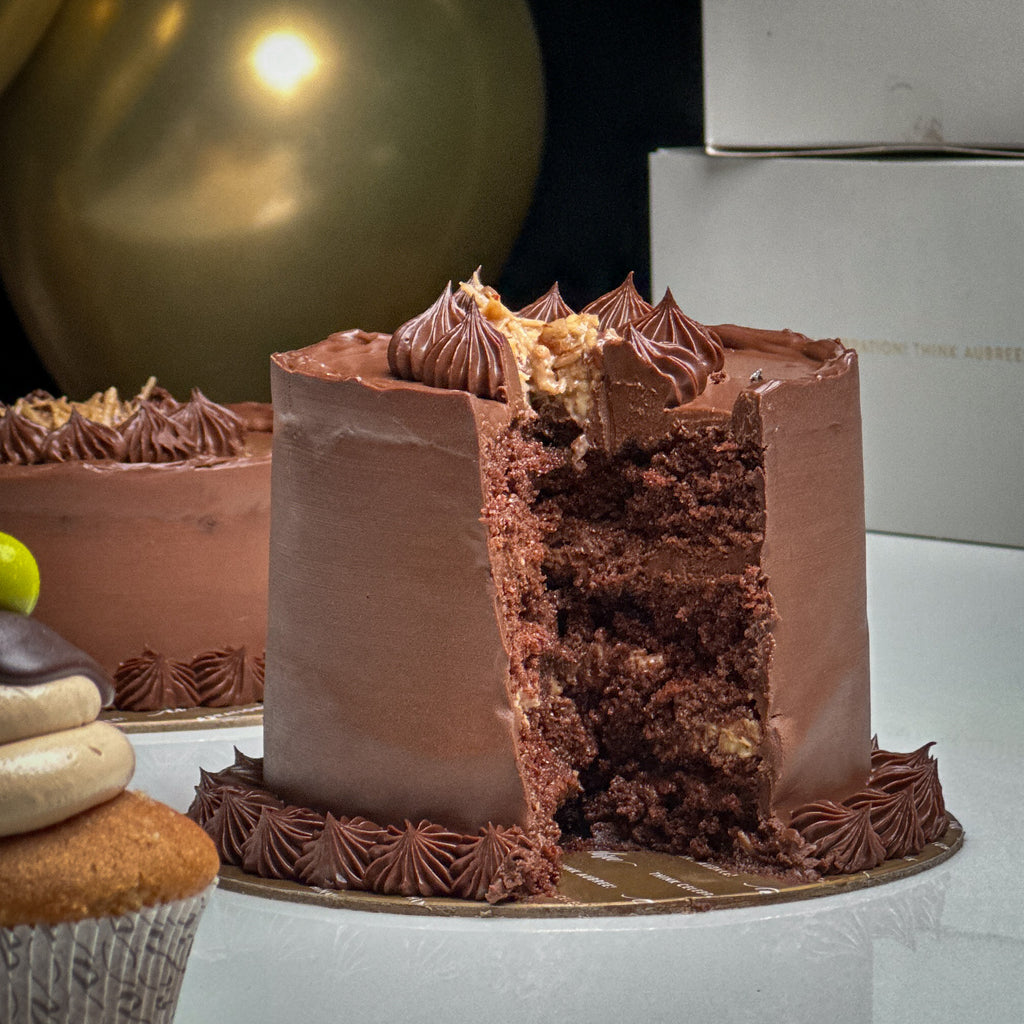 Eggless Birthday Cakes Delivery in London | Cakes & Bakes®