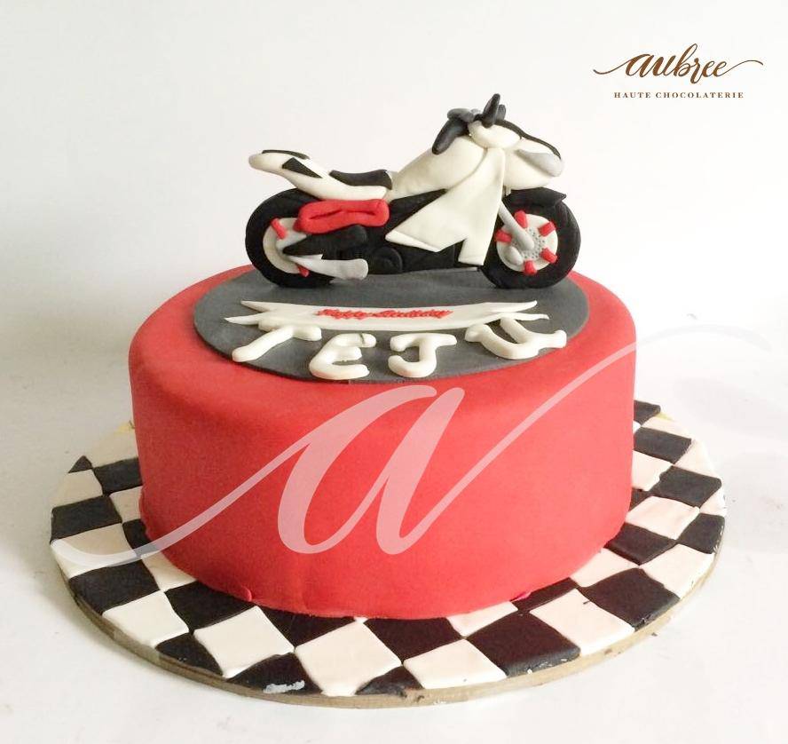 The Cake Bow - Here it is 3D tire cake with heavy bike... | Facebook