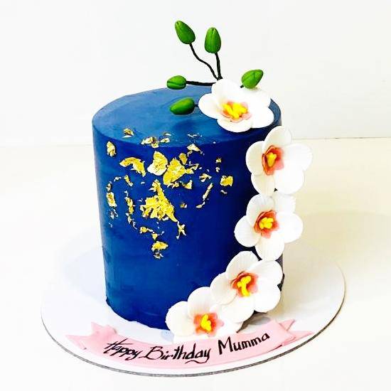43 Cute Buttercream Flower Cake Ideas : White Flower Blue Cake
