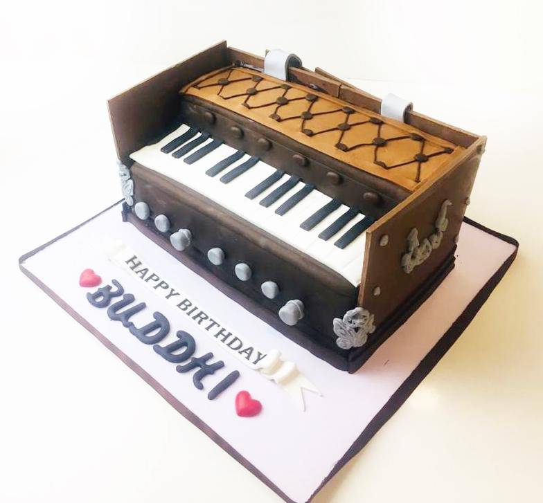 Music cake, Food & Drinks, Homemade Bakes on Carousell